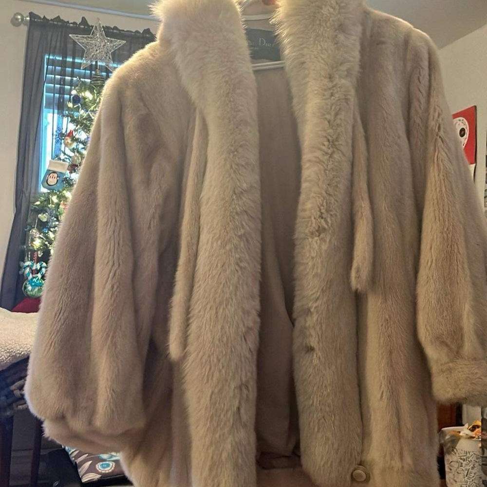Authentic Christian Dior mink coat with fox trim. Vintage from the late 80’s - Picture 2 of 3